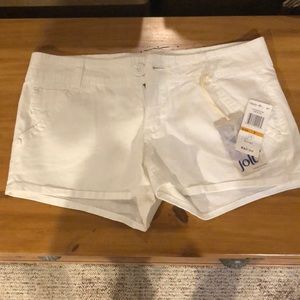 Jolt White Shorts 🌺
